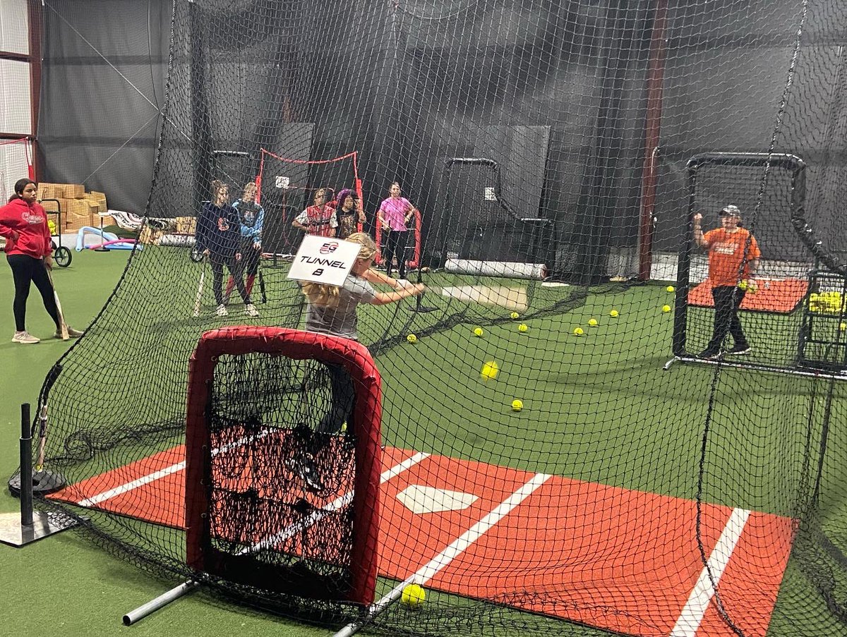 Inc5g's tweet photo. Finished the last “Advanced Hitting Clinic” with Coach Kendall Settlemyre of December with a great group, that put the work in tonight, great job ladies!! Be on the look out for upcoming January dates for more of Kendall’s Hitting Clinics!! 🥎🔥🥎🔥 @ksettlemyre12 https://t.co/jWyNndzoJu