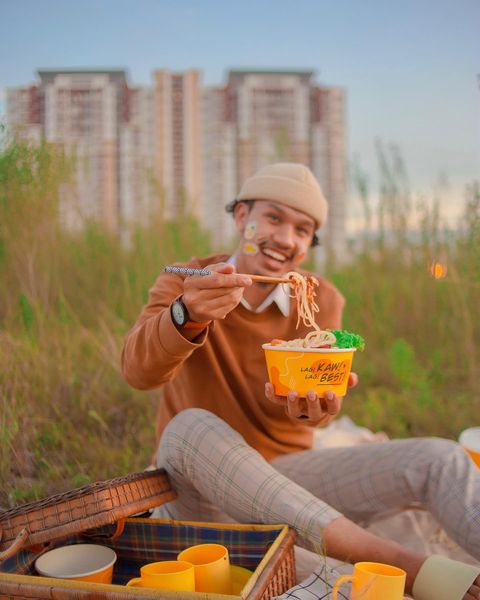 mylaksamy's tweet image. Enjoy our Asam Laksa however way you like, be it with a fork, spoon, or #Chopstick . 🍴🥢
MyLaksa embraces the rich diversity of Malaysia's multi-cultural society, after all it's our mission to bring all Malaysians together with the #TasteofUnity. 🍜😉
#Malaysia