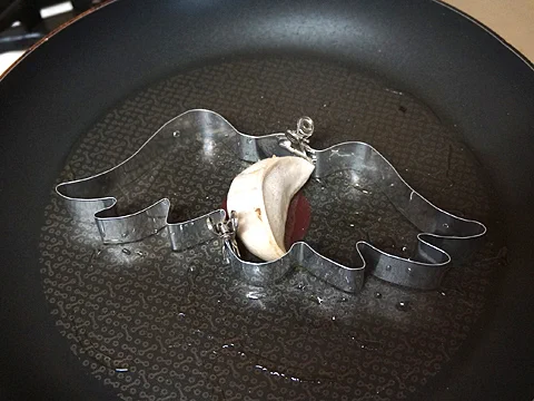 天使の羽の型抜きを使えば？本当の羽根つき餃子が作れる！