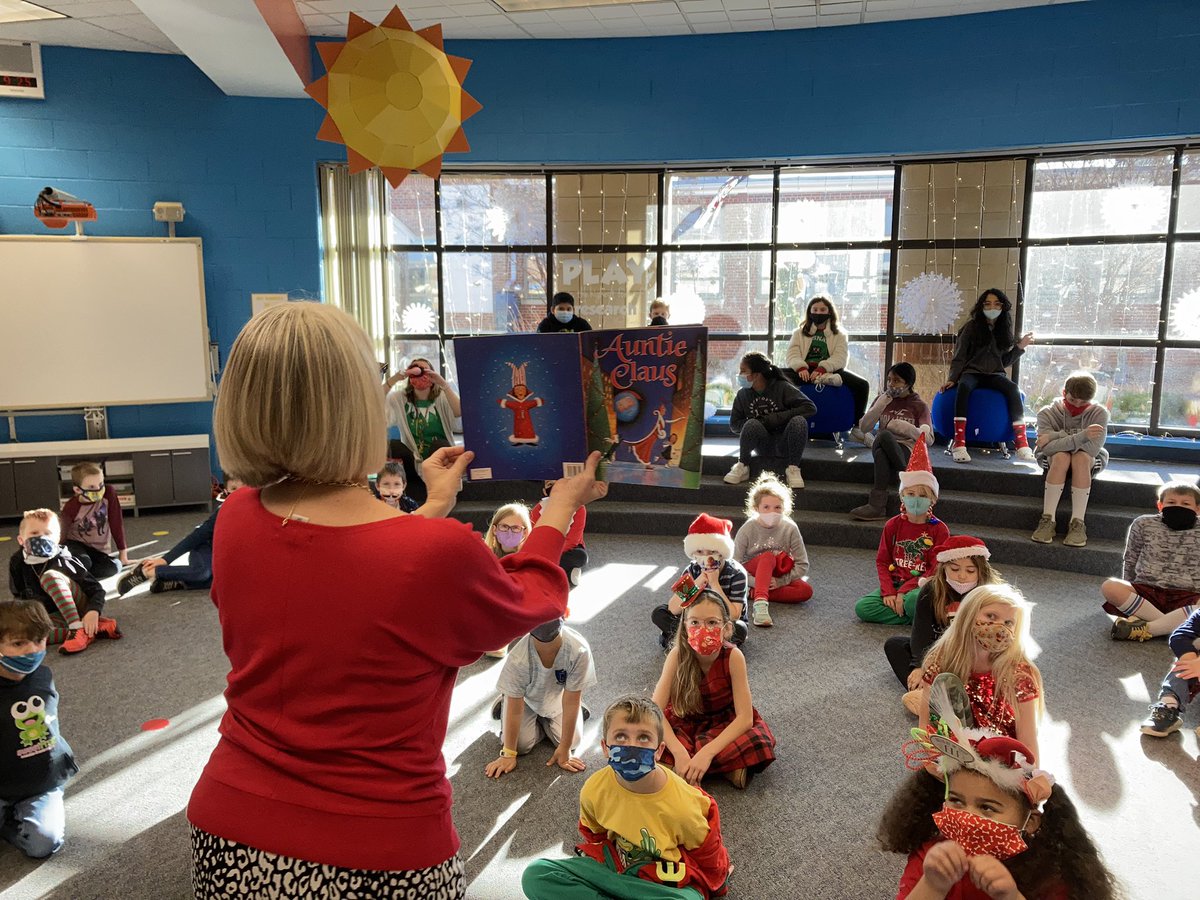 RoadrunnerLMC's tweet photo. The final #SpecialGuestReader for 2021 is the fabulous @C_East_GCPS ! Thank you for helping us go out in style! We always enjoy your visits. https://t.co/chYZxEXC2T