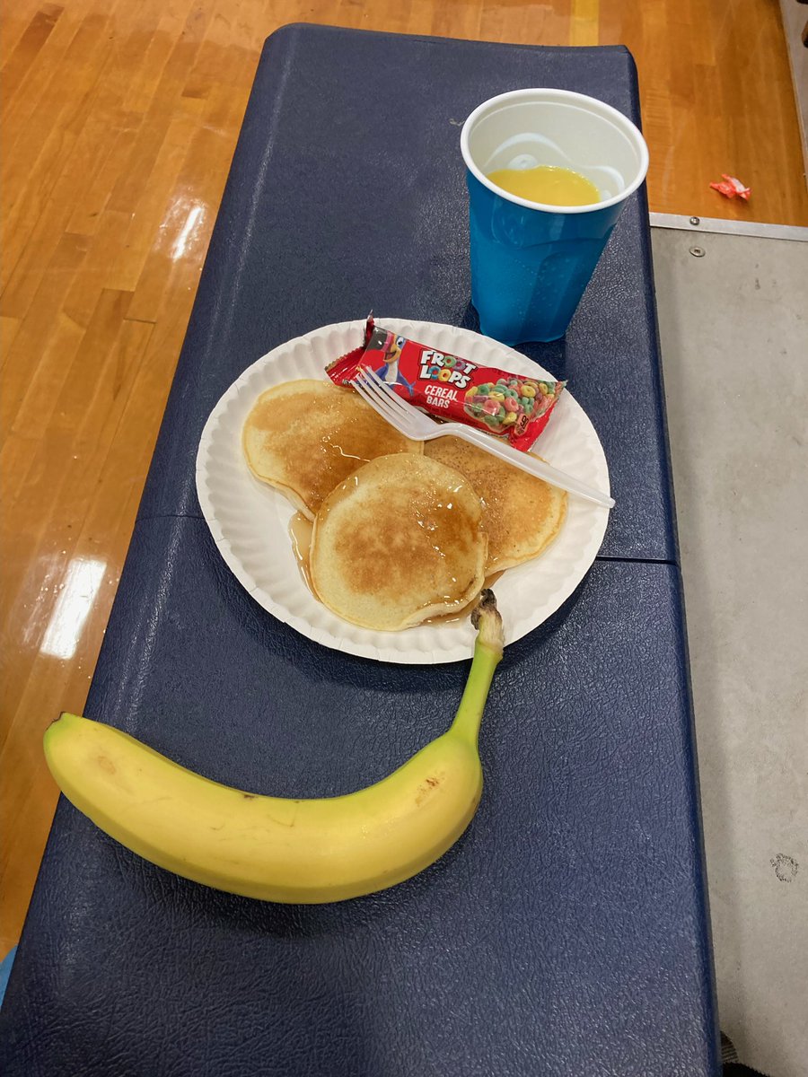 bcescsampson's tweet photo. A HUGE shout out to the HMS 7th Grade Coaches! They made a surprise pancake breakfast for all their kids in athletics this morning!!! ❤️❤️❤️#hmsbroncos #GCISD https://t.co/dAG8zCtfMB
