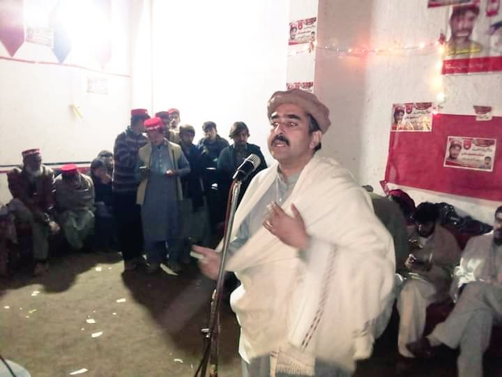 hikmat_pakhtoon's tweet photo. شہباز عظمت خیل میں کارنر میٹنگ سے عوامی نیشنل پارٹی صوبائی ڈپٹی جنرل سیکرٹری تیمور باز خان، آرگنائزنگ کمیٹی ممبر شیر ولی خان اور بنوں تحصیل مئیر امیدوار فہیم خان حطاب کر رہے ہیں ۔
#Vote4ANP https://t.co/ZS45l05QW6