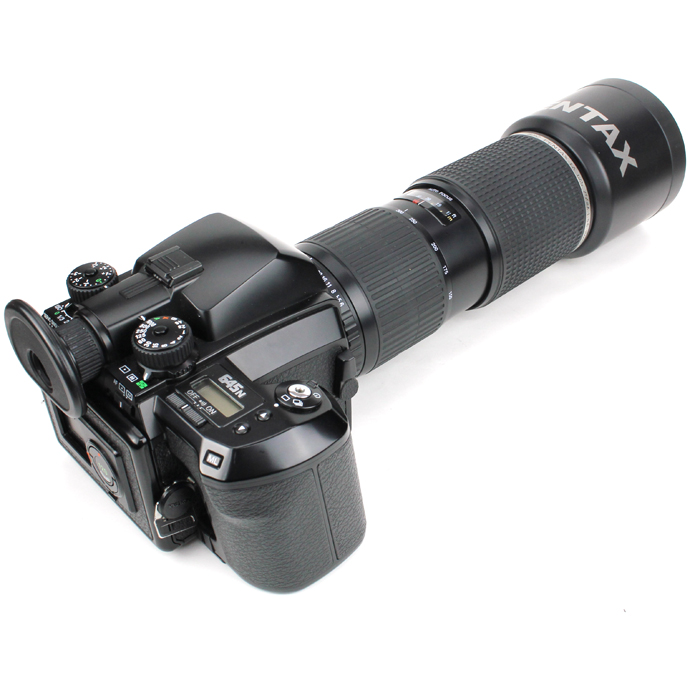 champcamera's tweet photo. \中古入荷ピックアップ/
#ペンタックス645N + FA150-300mmF5.6
#中判AF一眼 の王道 #645N と望遠ズームのポートレートに最適な組み合わせ。プレビューレバーの飾りが取れ皮シールで代用しています。中判デビューにおすすめです! https://t.co/UGMb4pNT43