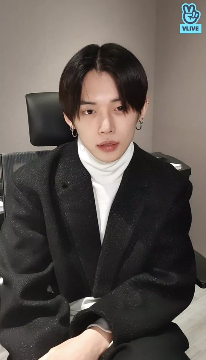 bbghue's tweet photo. he looks like an expensive housewife 24/7 https://t.co/3nc2zhpw0h
