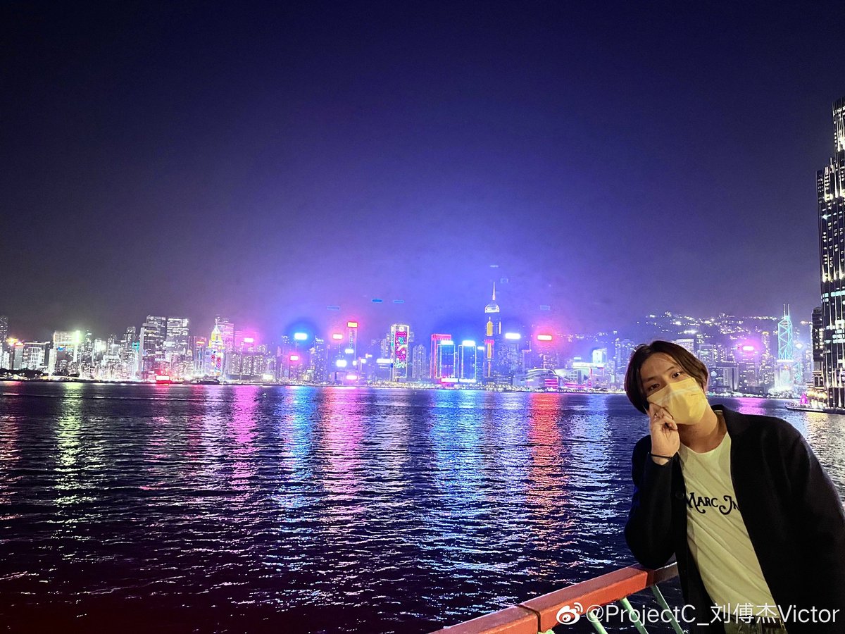 THVictorLiu's tweet photo. (1/2)
🌹วิวกลางคืนก็สวย (ช่วงนี้ผมสบายดี~)

//วิคเตอร์มาอัพรูปให้แฟนๆได้หายคิดถึงกันค่ะ
#หลิวฟู่เจี๋ย #JYPETRAINEES #ProjectC #JYPChina #LiufuJie #刘傅杰 https://t.co/wt0alzrXu2