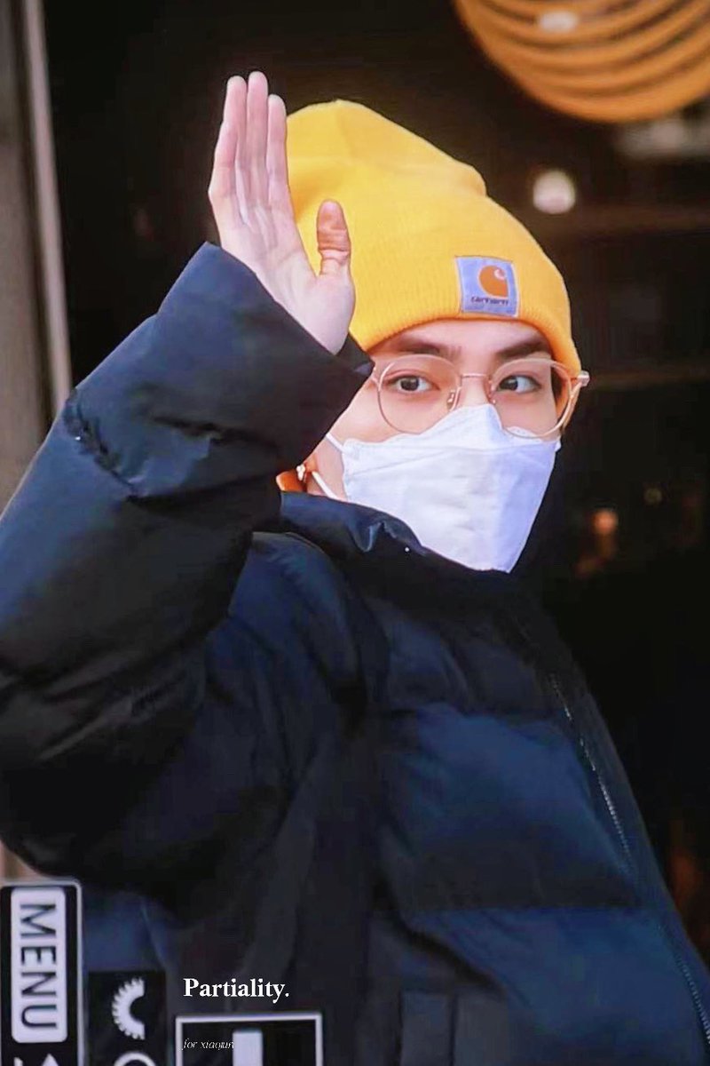 808Partiality's tweet photo. 211217  출근

🍋

#샤오쥔
#XIAOJUN 
#肖俊 https://t.co/NWsYFklVKV