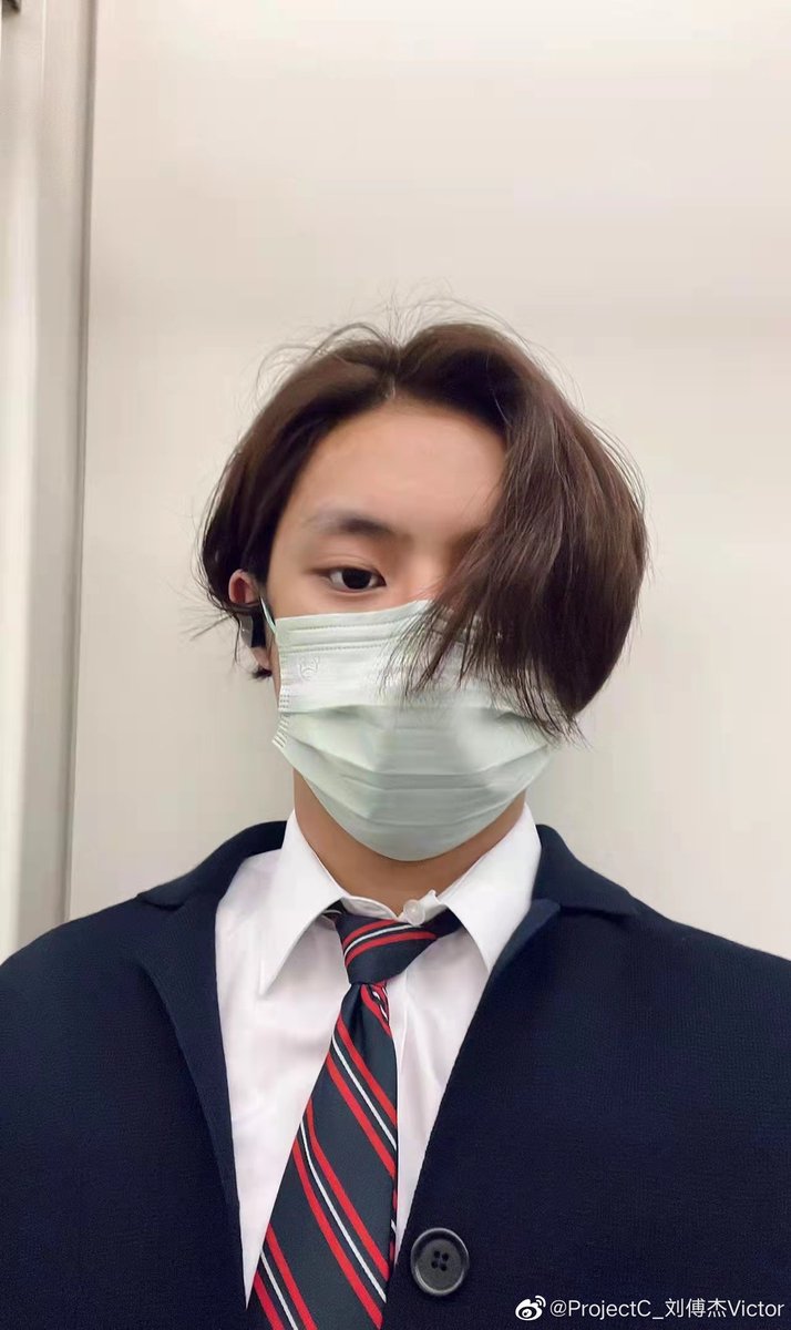 THVictorLiu's tweet photo. (2/2)
🌹วิวกลางคืนก็สวย (ช่วงนี้ผมสบายดี~)

//วิคเตอร์มาอัพรูปให้แฟนๆได้หายคิดถึงกันค่ะ
#หลิวฟู่เจี๋ย #JYPETRAINEES #ProjectC #JYPChina #LiufuJie #刘傅杰 https://t.co/h0rHRznhcW