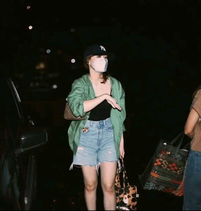 Ftralhsn's tweet photo. #jeketiselcaday @R_AninJKT48
👇🏻ini versi malam    dan   👇🏻ini  versi siang https://t.co/qzhLf9QU54