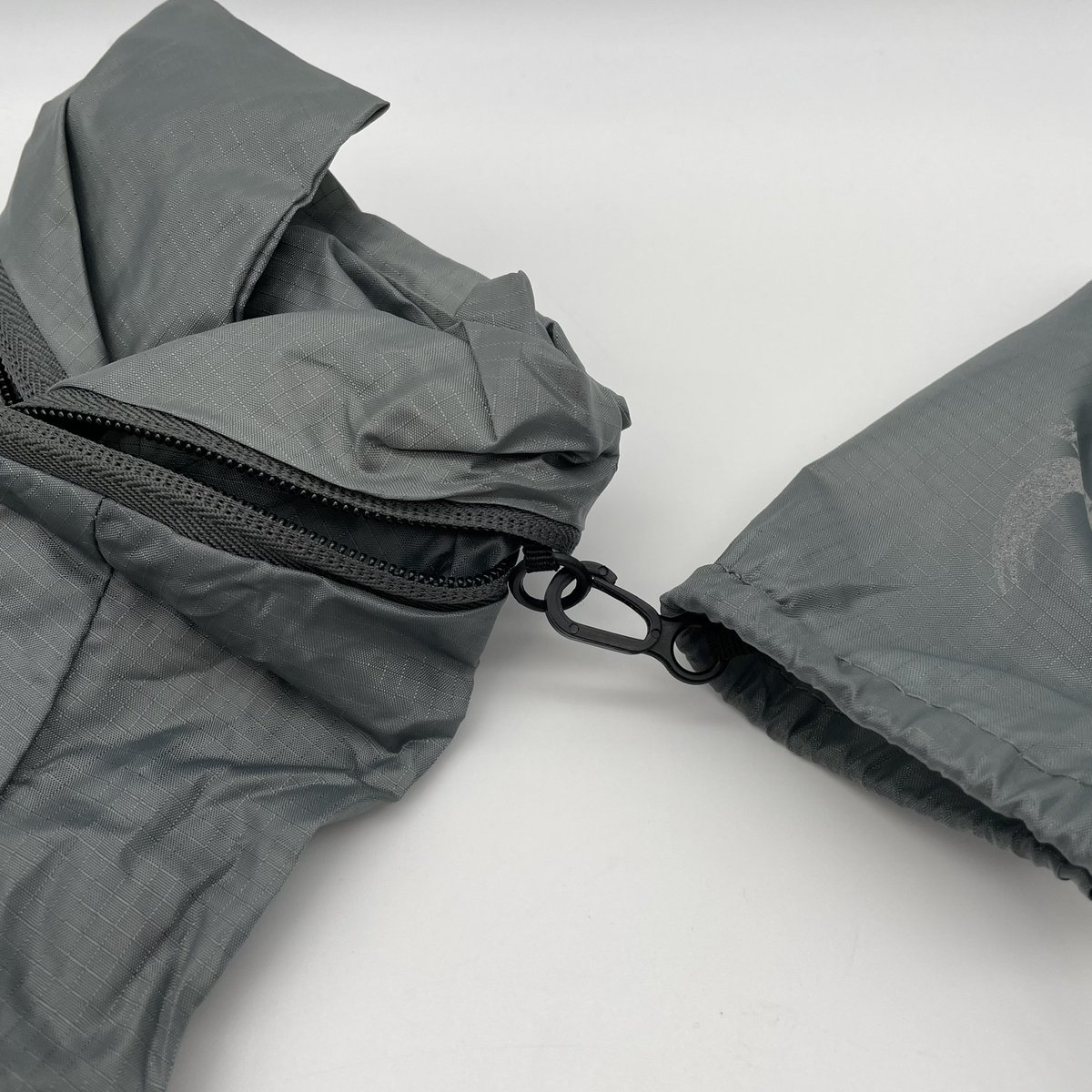 katocycle's tweet image. 小さく畳める、MULLER_Foldable backpack が入荷です✨わずか85gで15〜20ℓの容量を持つバックパック🎒ジャージのポケットにすっぽり入り、いざという時に大活躍🚴‍♀️矢印のデザインは、車のライトで反射するので視認性もバッチリ👍お財布にも優しいお手頃価格も嬉しいです💕
#MULLER #foldablebackpack