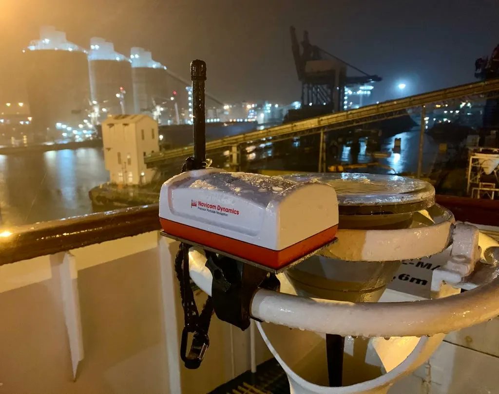 NavicomDynamics's tweet image. Throwback to this time last year! Here&apos;s a Navicom Dynamics ChannelPilot in use in some pretty wet and cold conditions. Photo thanks to Dave Hutchinson at Liverpool Pilots.
#throwback #navigation #portablepilotunit