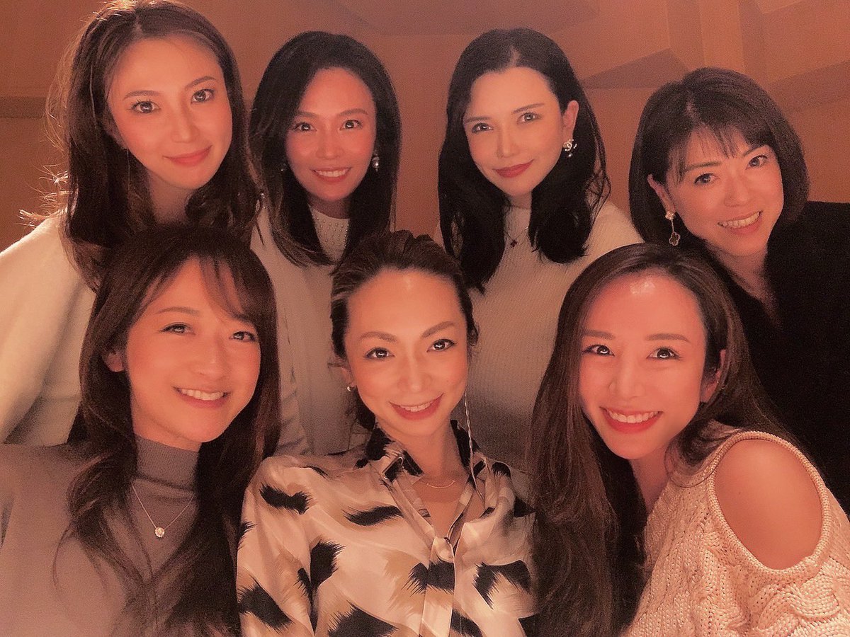 おぱよございます☺️
先日めちゃ大好きで憧れのお姉さん達と
@麻葉 のお寿司を頂いてきました❤️
今はずわい蟹の雌がとても美味しいそうです！美味しいお寿司頂くと日本人に生まれて良かった〜って思う瞬間です✨ https://t.co/vvZ4hx7pye
