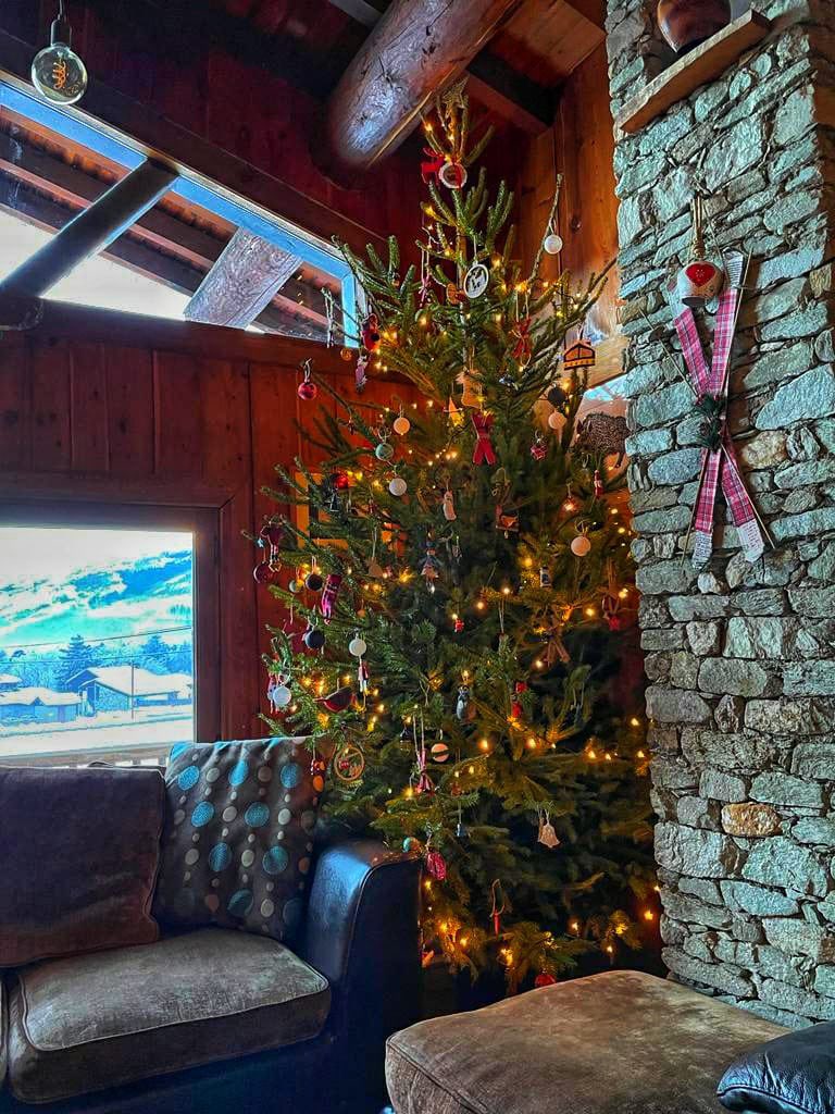 chaletsangliers's tweet photo. Almost ready for our Christmas guests 🎄❄️ https://t.co/0LDlI2ILkU
