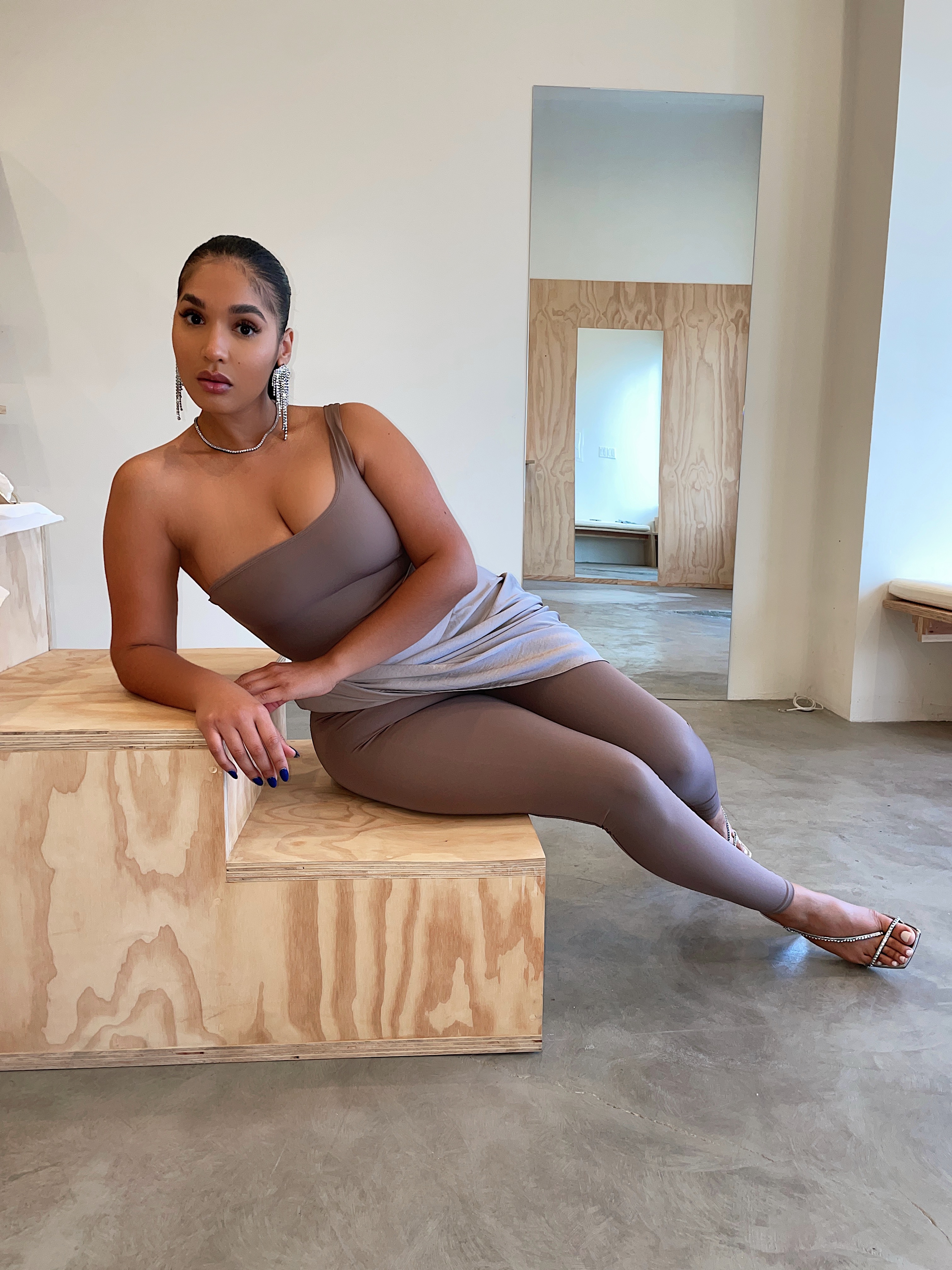 Replying to @dbermudes New @skims Shapewear dropping 4/27 at 9AM PST #, skims shapewear