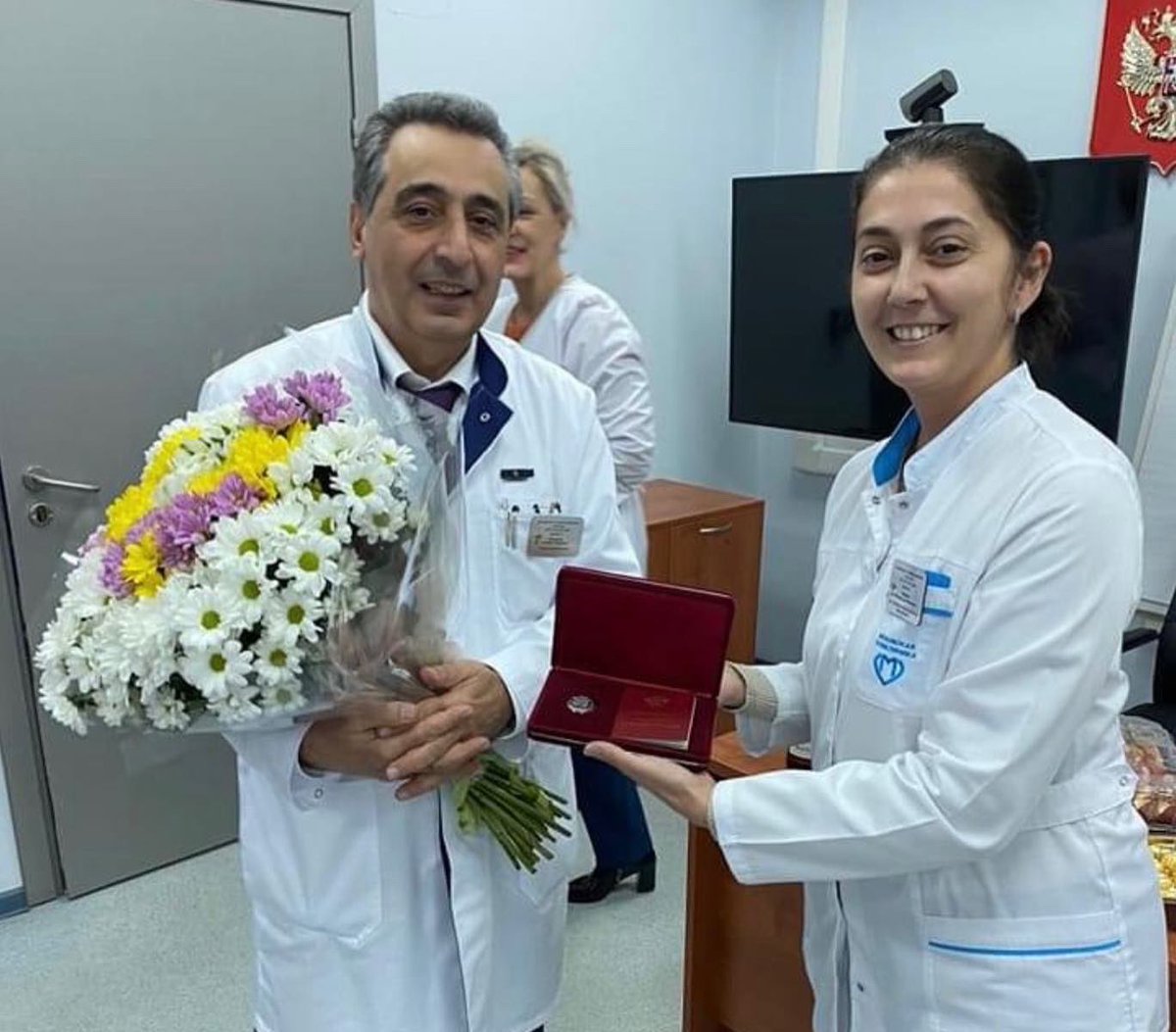 Спешу поздравить заведующего филиала  №2 городской поликлиники №5, депутата Совета депутатов муниципального округа Мещанский Альберта Вардовича Иорданяна с присвоением почетного звания "Заслуженный врач Российской Федерации"!

#мещанский #гп5 #депутатИорданян