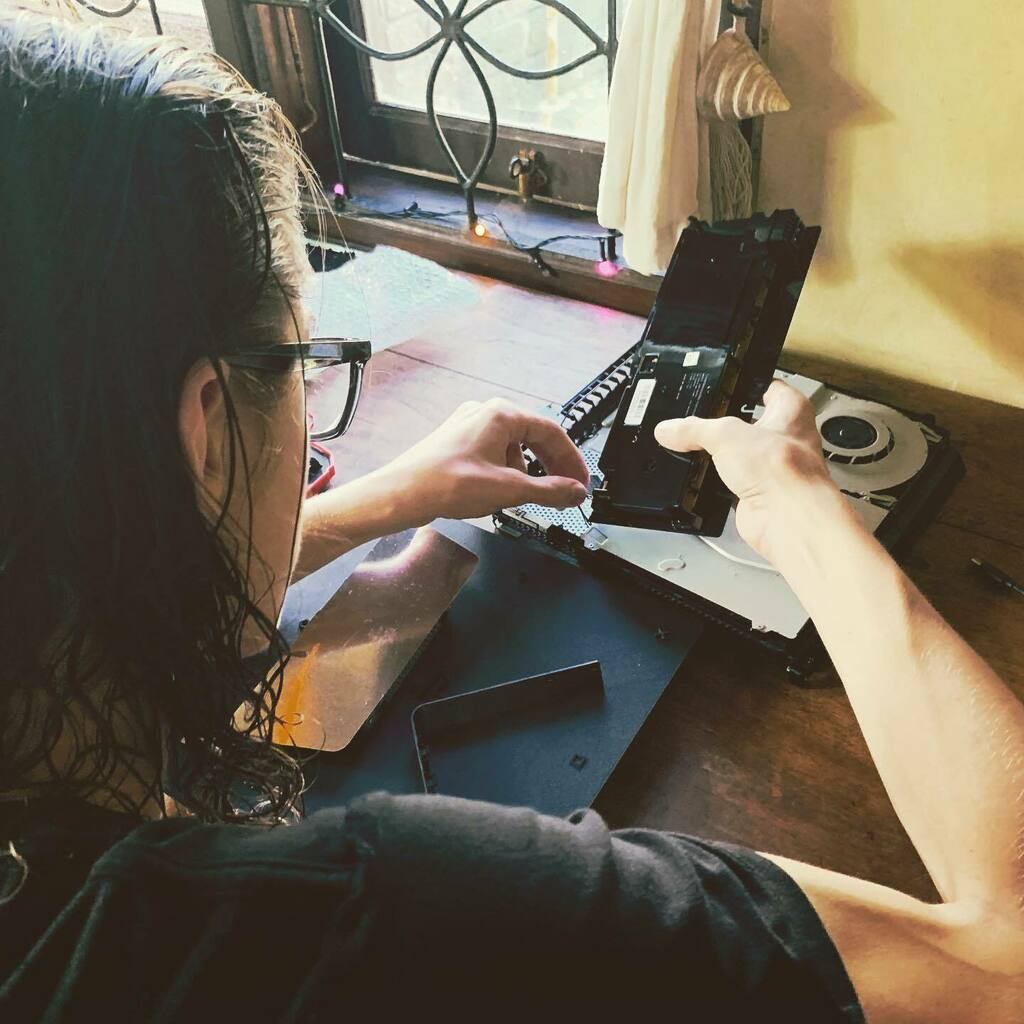 YvesStraten's tweet photo. Cool! 🤩 I just successfully repaired our PS4 #hellyeah #diy #ps4 #repair #neverstoplearning #electronics #gaming #videogames #console #tooltime #sonyplaystation #playstation #playstation4 #missioncomplete #letsplay https://t.co/uec1BbSkZG https://t.co/i5OeH1dMoz