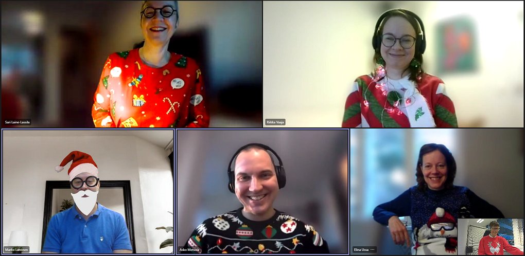 FiCom_ry's tweet photo. Etätyö ei estä asianmukaista pukeutumista.
Hauskaa joulunodotusta toivottaa FiComin väki!
#UglyChristmasSweaterDay #rumajouluneule #jouluaika https://t.co/LomNP2EBDA
