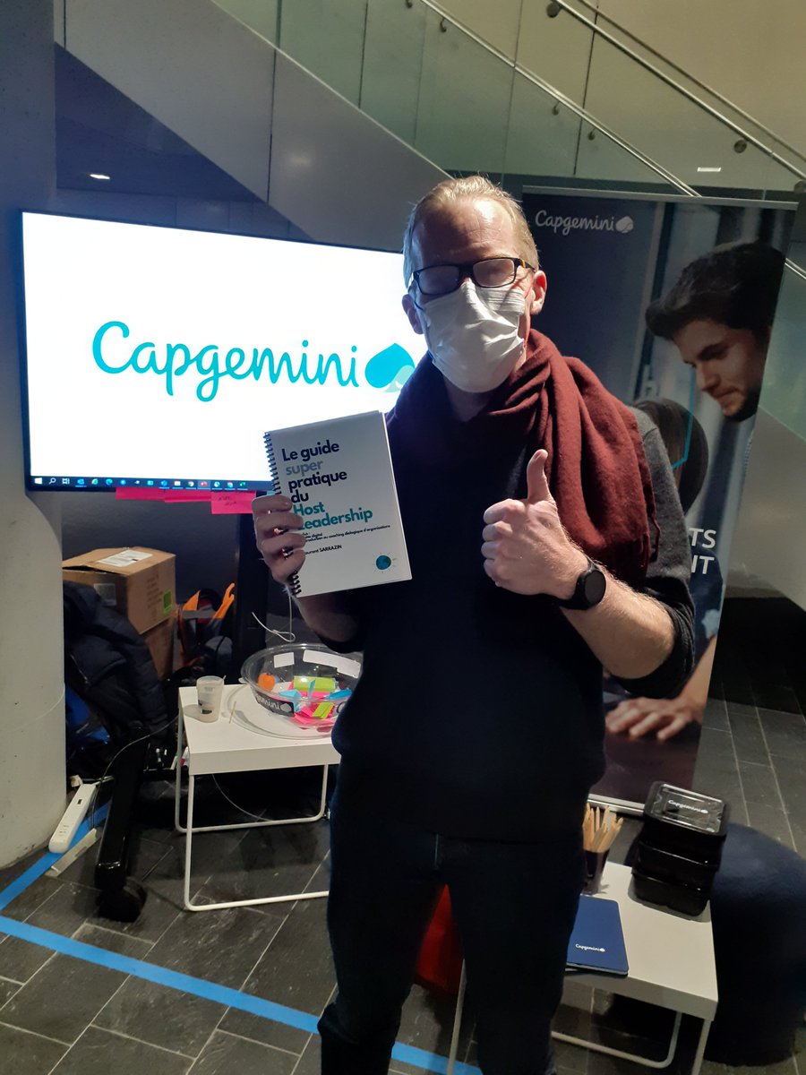 Félicitation à Max qui récupère le premier livre à gagner de la journée 
Pour la conférence "Maman j'ai raté l'invitation" c'est ce soir à 16h10 à #atrennes21