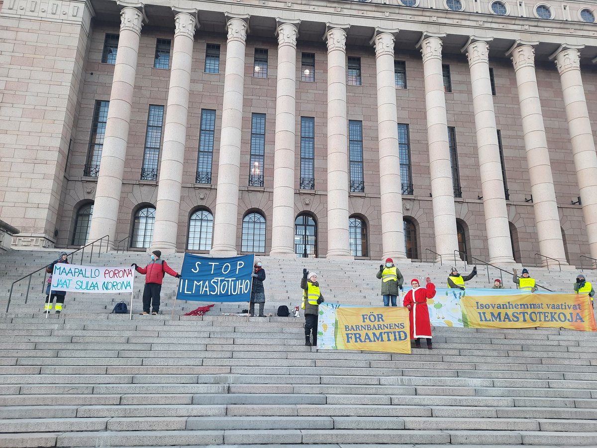 RT @A_Ahokas: Striking for climate in Helsinki! #ClimateStrike #ClimateCrisis #ilmastolakko @GretaThunberg https://t.co/fpvNhBTYJB