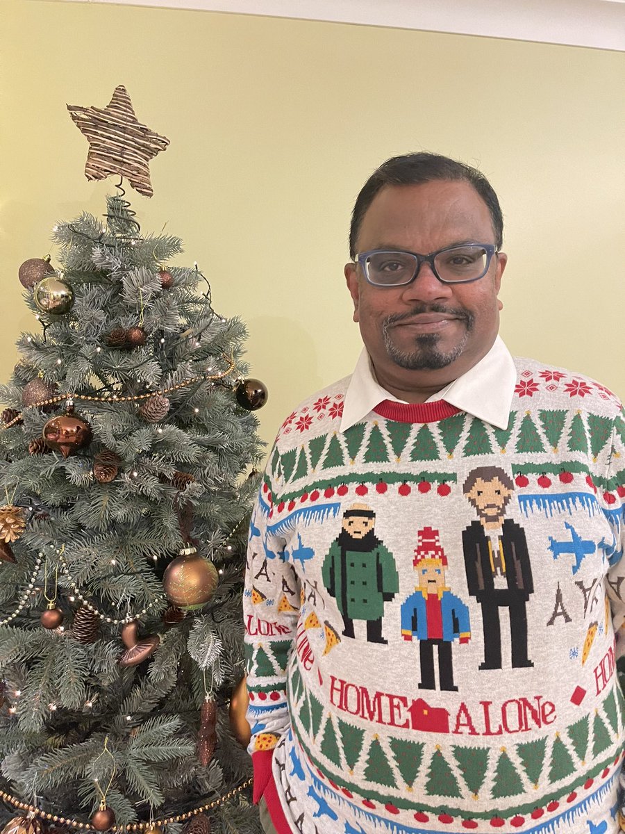 deliriumkrish's tweet photo. Good morning #christmasjumper #Krishmas 🎅🏻 and one of all time fav #ChristmasMovies #HomeAlone https://t.co/PM1jSU1rAc