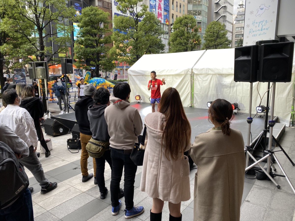 cathiroshi's tweet photo. 外舞台、最初客いなくて焦ったぞ…
始まったら来てくれたからよかったけど。
営業楽しかったな。
#TSakefes #日本酒 https://t.co/KWyvyB8Jag