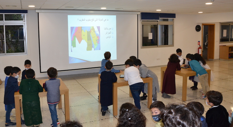 DaudetOSUI's tweet photo. La journée mondiale de la langue arabe c'est parti à @DaudetOSUI !
Les CE1 motivés par leur quizz au CDI.
@mlfmonde @Mlfpedagogie @CorinneMlf @OSUIPedagogie 
#jmla #plurilinguisme https://t.co/SrCtiGCgIe