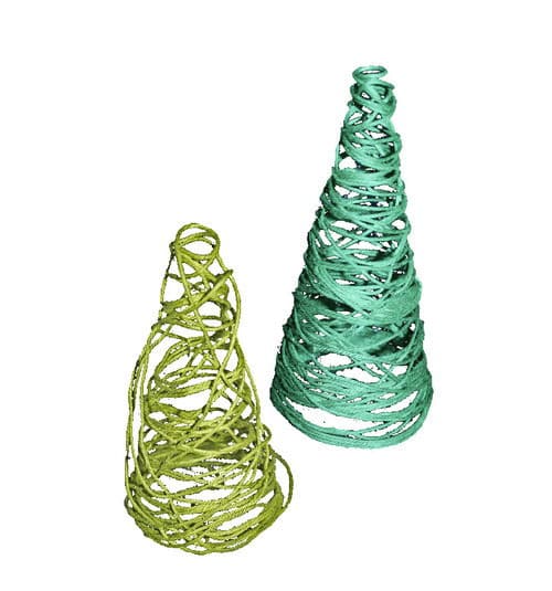 Kindergaudi's tweet photo. Zuerst zeichnest Du auf weißem Papier eine Kegelform auf, schneidest sie aus und klebst sie zusammen. Den Kegel packst Du mit Frischhaltefolie ein, so dass die Feuchtigkeit der Wäschestärke den Kegel nicht verformt.
Mit   #advent #licht #tannenbaum

https://t.co/fdD7UfbJzO https://t.co/cJ3Gck9y1Y