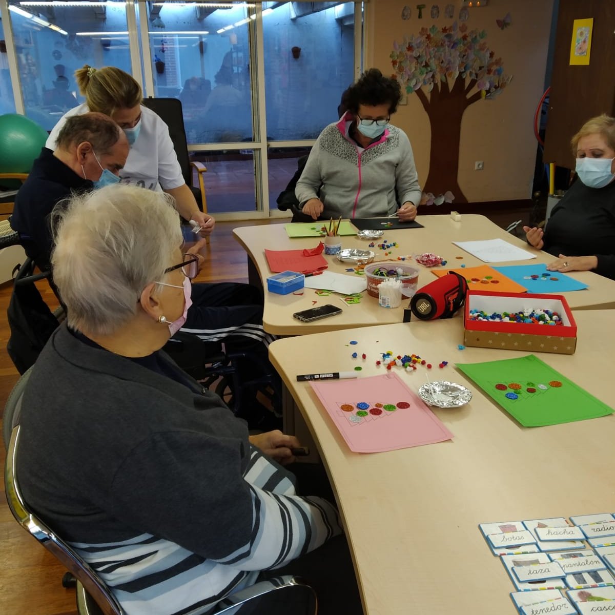🎄Ya llegó la Navidad 🥂 Y como es de esperar, nuestros usuarios están realizando talleres para decorar en estas fechas tan mágicas y llenas de color... ¡Además de bonitos! 😍Ilustraciones, tarjetas navideñas y otras decoraciones que nos acompañarán durante estos días 🎨