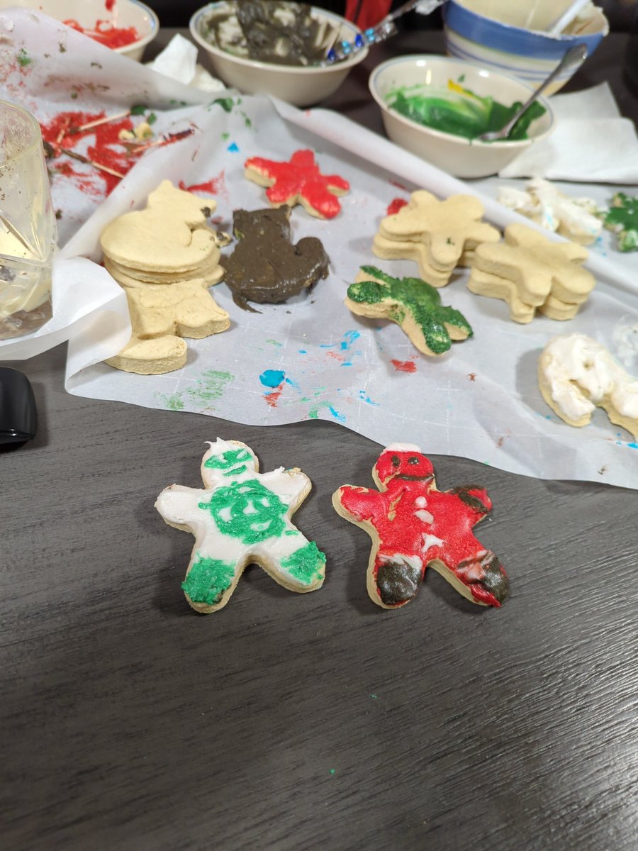j_siegwarth's tweet photo. @VancityReynolds Decorating my favorite super hero. (on the left) https://t.co/PFkmkQjkDi