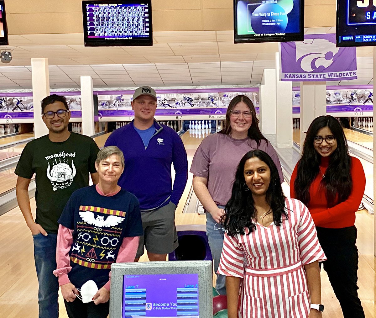 ImmunolKalyani's tweet photo. Pyaram lab holiday party 🤩🥳 Did we have fun or did we have fun🎳 ?Thankful for the team! @Anielpanta @ashlyn_bugbee @AprajitaTripat5 https://t.co/gRRTMMWFEN