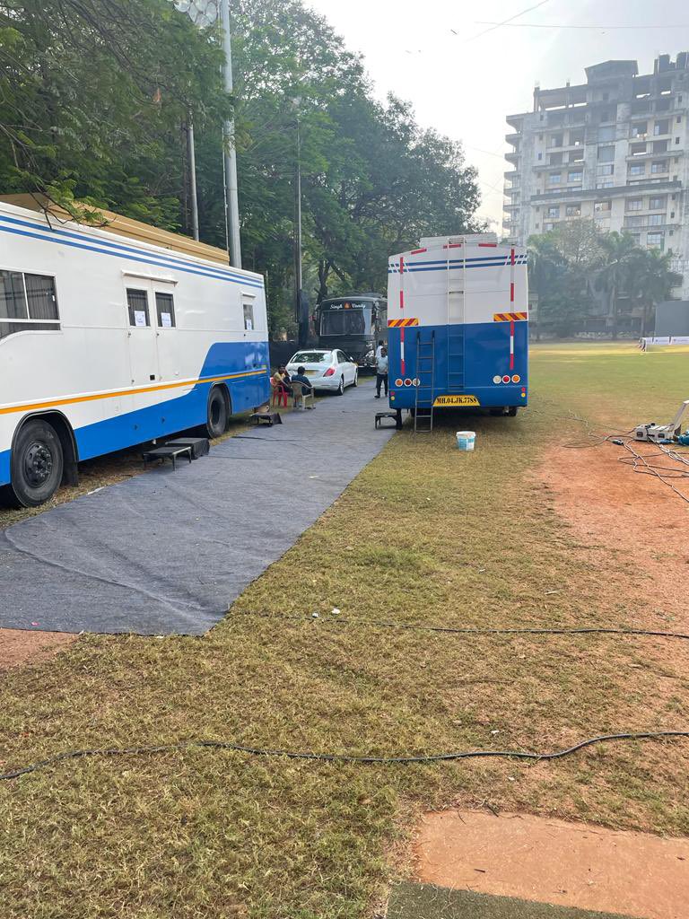 anupamapatnaik's tweet photo. The whole of the ground which is half with Khar Gymkhana and half municipal is given out to private parties for long periods . Where would residents walk and kids play? The pavements outside are broken and roads too crowded . @ShelarAshish @mybmcWardHW @alkaskerkar https://t.co/tDIWiiEj95
