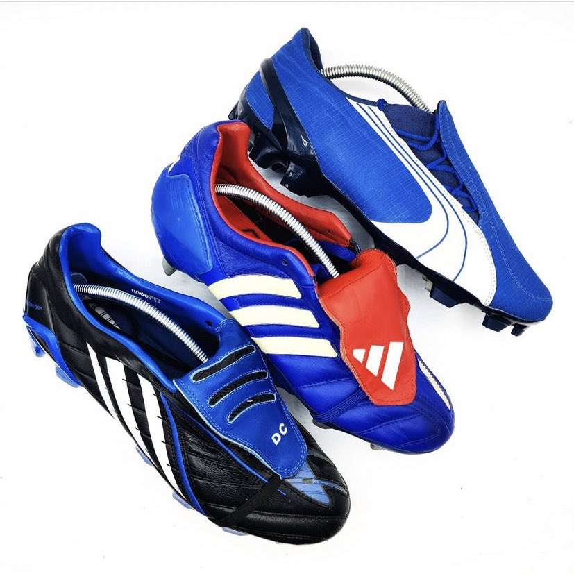 Retrobootsie's tweet photo. Which blue pair?

#retroboots #adidaspredator https://t.co/T0cOYAxuJu