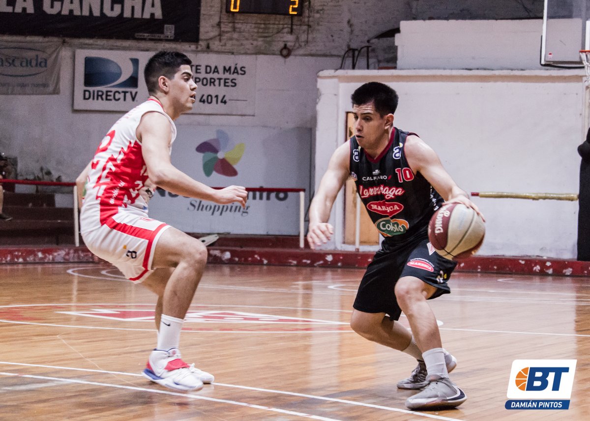 #DTAxBT | LOS PIBES TODOS DE LA CABEZA

Larrañaga venció a Welcome en alargue tras ir perdiendo por 18. El milrayitas con mucho corazón dio vuelta el partido y quedó a un triunfo del ascenso.

Crónica de <a href="/MauriPanizza/">Mauricio Panizza</a> con 📸 de <a href="/DamiPintos22/">Pelita ▕⃝⃤⁩⁩</a> 

👉 bit.ly/31WMmYJ