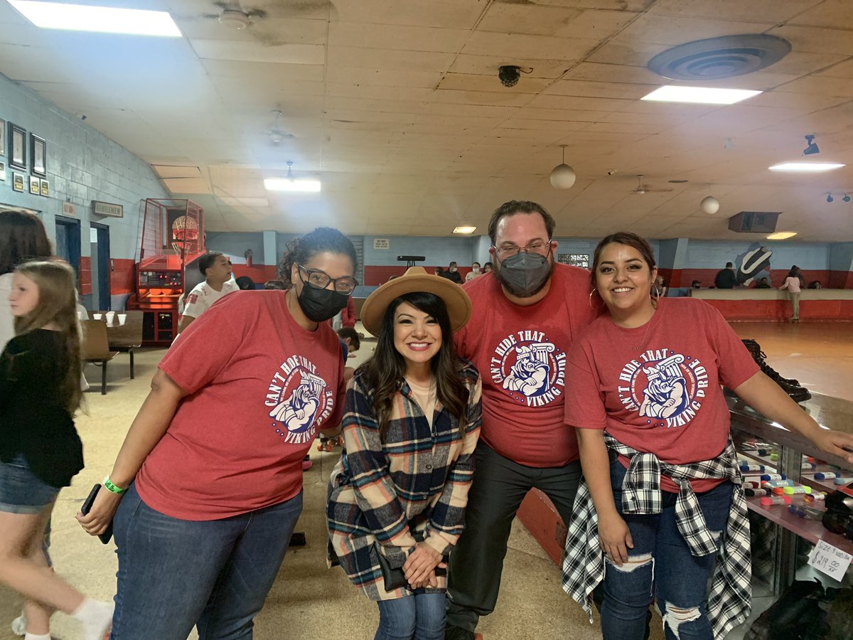 beatrismartine4's tweet photo. @VialCC_Vikings PTA Skate Party was a blast! #BestPTA #BestFamilies #ParentPartners #VialStrong https://t.co/RdIEEwiMRy