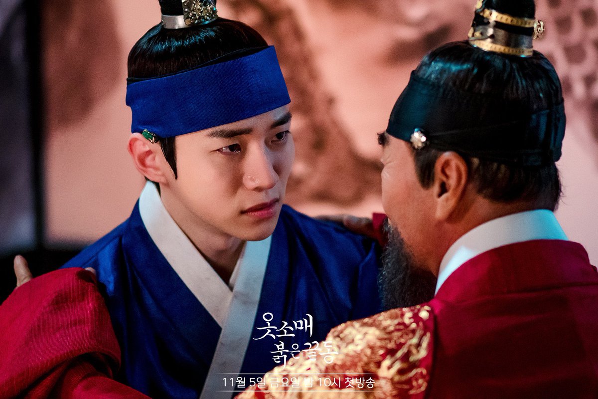 красная манжета рукава дорама. красный манжет рукава дорама. красный манжет рукава дорама дорама манжет. красные манжеты на рукавах дорама. красный манжет рукава дорам.