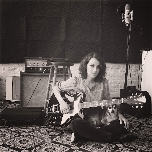 A very #HappyBirthday to a long time favorite artist/songwriter/collaborator/producer and much much more, Gaby Moreno @GabyMorenoMusic. Enjoy a music video to her song titled El Primer Noel from her classic #Chrismas album titled Posada, here: musictelevision.com/2014/12/gaby-m…