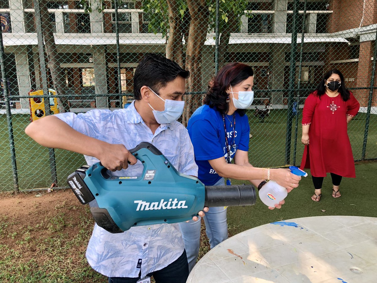 AISCElementary's tweet image. #AISCGrade4 collaborated with #AISCDesign as students tested out their models against different natural disasters.