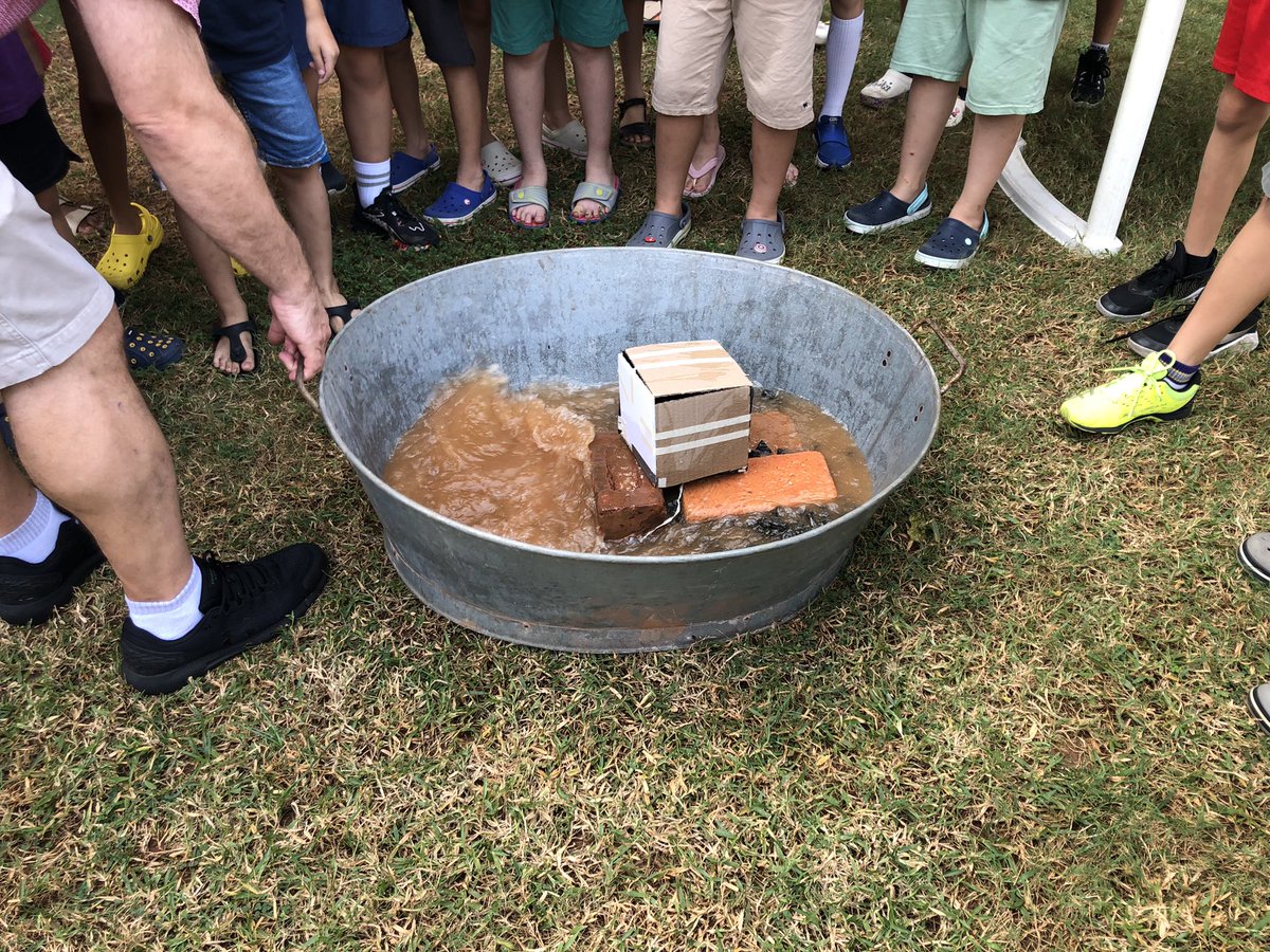 AISCElementary's tweet image. #AISCGrade4 collaborated with #AISCDesign as students tested out their models against different natural disasters.