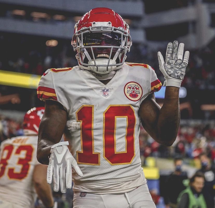 PFF_Fantasy's tweet photo. SMASH THAT 🔁 BUTTON KELCE AND HILL MANAGERS https://t.co/WdjOlEgQqx
