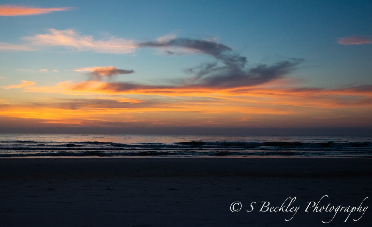 S_Beckley_Photo's tweet photo. I love early mornings when it feels like the rest of the world is still fast asleep and you’re the only one who’s awake and everything feels like it isn’t really real and you kind of forget about all your problems because for now it’s just you, the world, and the sunrise
U
#nikon https://t.co/EhONDw5Tey