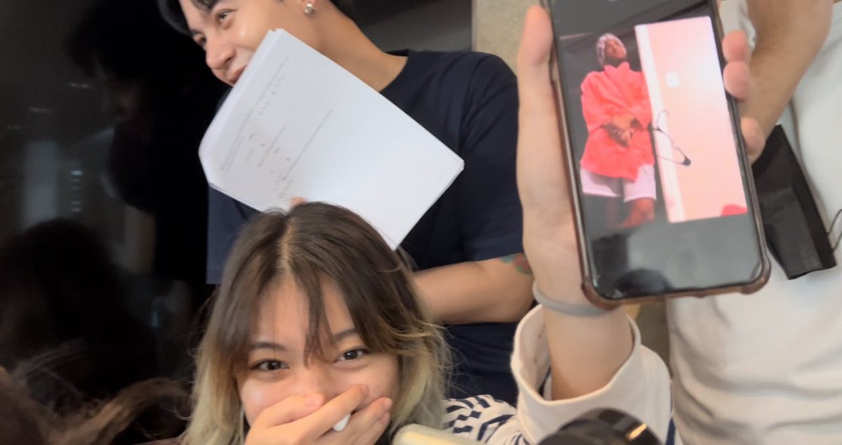 GoodMemoriesDMD's tweet photo. ���รรมมม มันคือฉากไรนะ ทุกคนถึงมีรีแอคชั่นกันขนาดนี้ 🤣 #นิ่งเฮียseries https://t.co/QV0kvgE8U5
