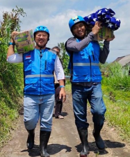 Fahrihamzah's tweet image. Selamat jumat sahabat..
Jangan lupa doakan sahabat2 kita yang ditimpa musibah..
#BlueHelmet
#JumatBerkah