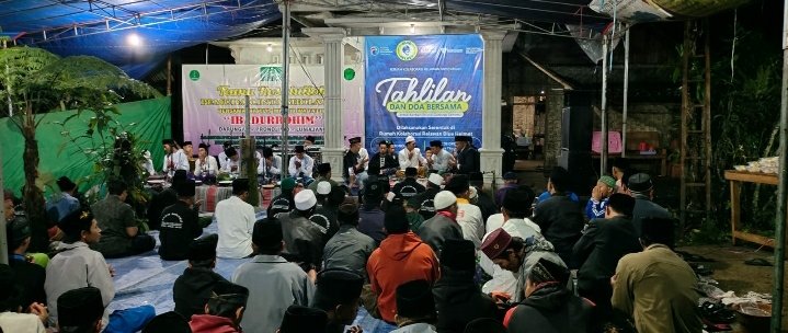 Fahrihamzah's tweet image. Selamat jumat sahabat..
Jangan lupa doakan sahabat2 kita yang ditimpa musibah..
#BlueHelmet
#JumatBerkah