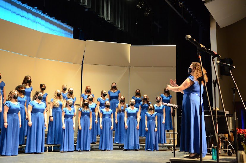 bridgetfrostt's tweet photo. winter concert 💙 https://t.co/LOrQ5oZ2b4