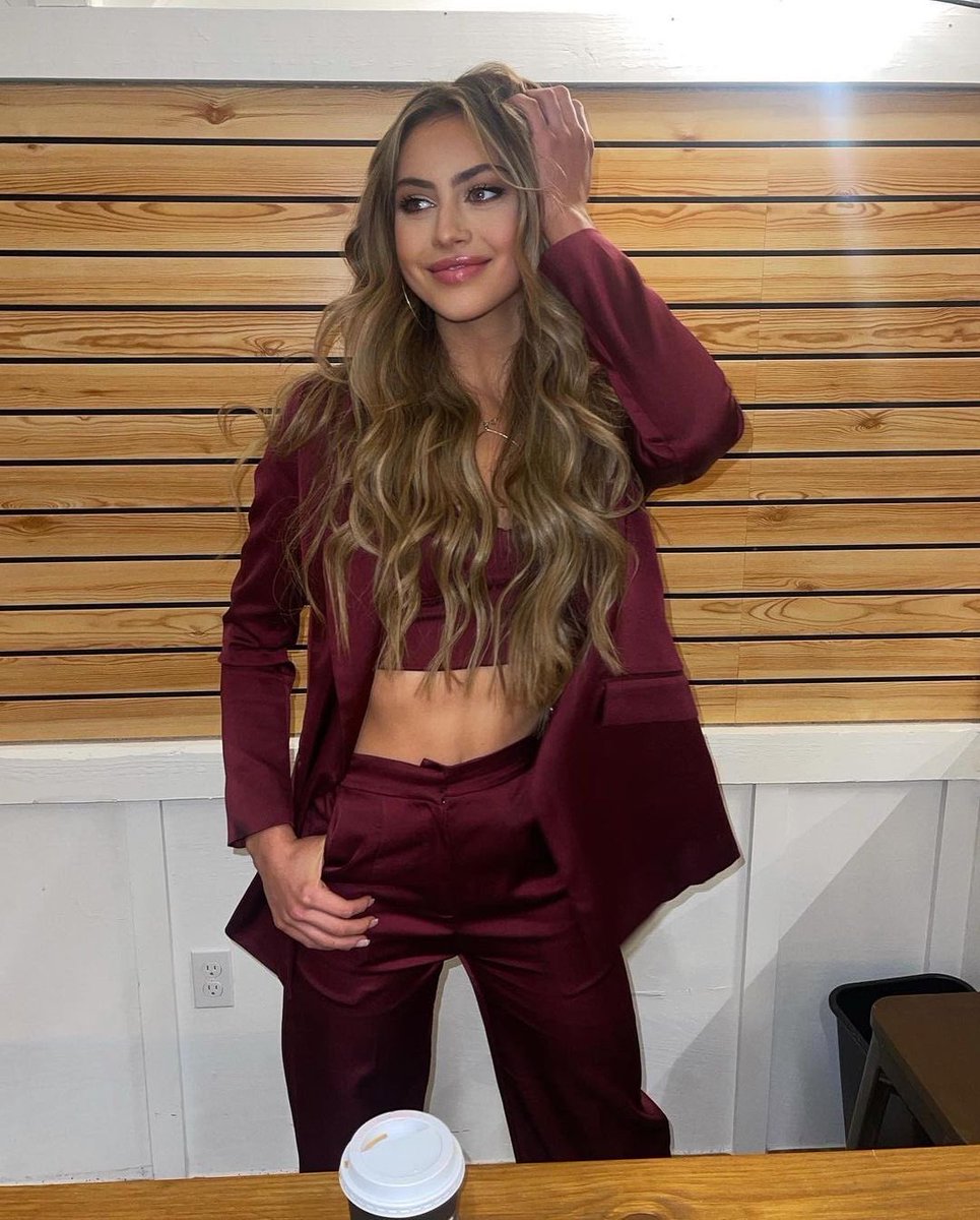 HOLIDAY STYLE with <a href="/MissTXTeenUSA/">Chanel Williams</a> and Shop Lisa Dean! 🎄🎁 #MissTexasTeenUSA #MissTeenUSA <a href="/lisadean1/">lisa dean niewolny</a>