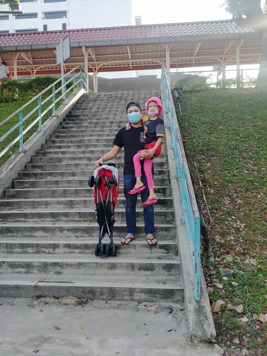 hafizghafar's tweet photo. Salam semua, sahabat karib saya perlukan bantuan sumbangan untuk kos pembelanjaan rawatan puteri beliau yg menghidap penyakit neuroblastoma cancer stage 4, diharap kalian semua boleh bantu saya untuk panjang2 kan berita ini, utk detail &amp; update saya akan sertakan dalam thread https://t.co/CfFiDf0wqH