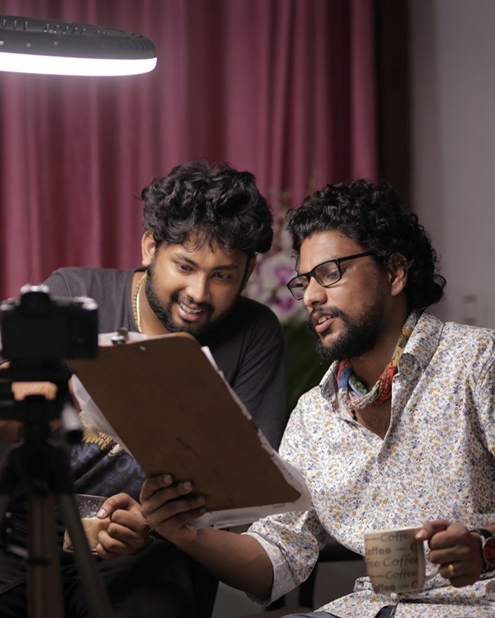 nirmalbabyvarg1's tweet photo. Birthday cheers to my multi-talented &amp; Malayalam's first #foundfootage hero #JeffinJoseph🥂
@VazhiyeM
Movie Teaser:👇
https://t.co/i6pPg35v0y

#Vazhiye #NirmalBabyVarghese #EvanEvans #filmmaker #actorslife  #casablancafilmfactory #foundfootage  #foundfootagehorror #horrormovies https://t.co/Fr46nfx37i