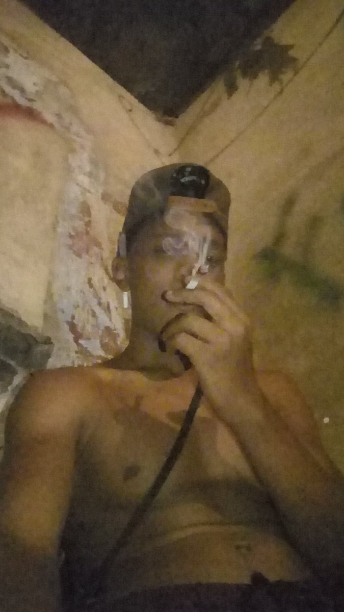 Mo33572's tweet photo. Pra Nos Vive Na Paz, Primeiro Fizemos Guerra, Agora Vamo Luta Pra Defende a Favela ☝😇
#SoLazer
#MoPaz_Boa_Noite✌🎈🍁😎 https://t.co/75iIvH9NvS