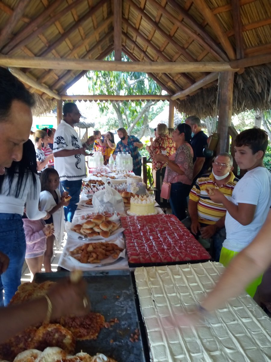 Excelente motivo organizado por los muchachos de Mora (Dirección de Logística) para nuestra Empresa en las celebraciones por el fin de año 2021.
#SomosCuba 
#ConstruyendoPorLaVida.