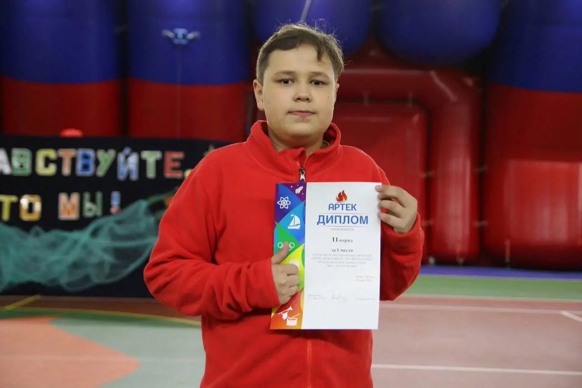 "Математика уступает свои крепости лишь самым сильным и смелым".
Математика покорилась Щукину Максиму,ученик ГБОУ СОШп.г.т. Петра-Дубрава, который занял второе место и стал призером в региональной научно-практической конференции "Математика+".
Поздравляем с достойным результатом!