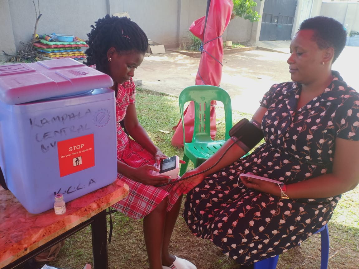 menofthenightug's tweet photo. Today MONU mobile clinic conducted a health camp at UNESO premises in Ntinda.Thanks for embracing the mobile clinic
#monumobileclinic
#getyourjab💉
#youressentialtoo
#4UMe&The entire https://t.co/90bDDTVZJk